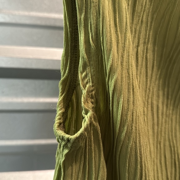 Green Ribbed Mock Neck Tank Top - Picture 3 of 4